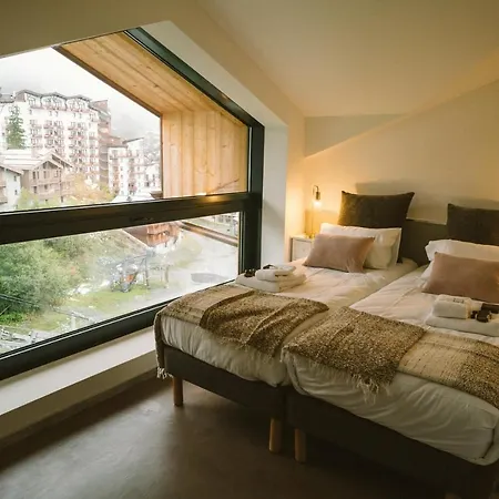 Chalet 360° - Ski In, Ski Out Chalet